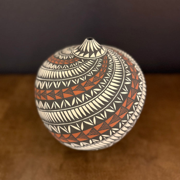 Acoma Fine Line Swirl Pot, by Sandra Victorino