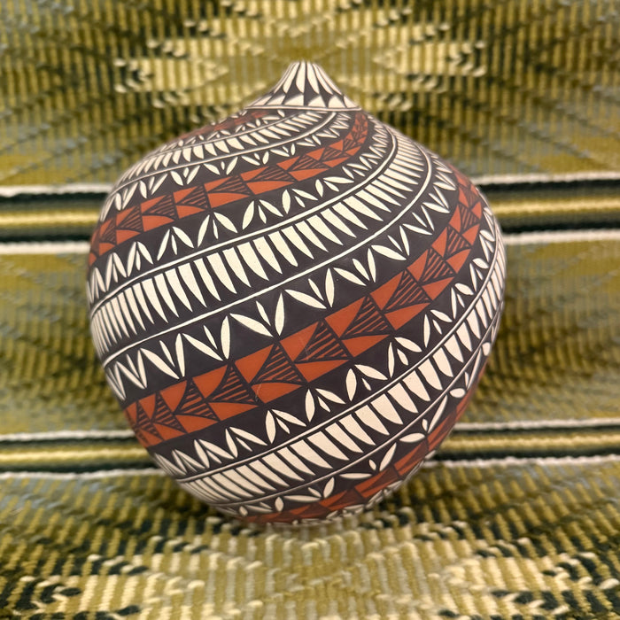 Acoma Fine Line Swirl Pot, by Sandra Victorino